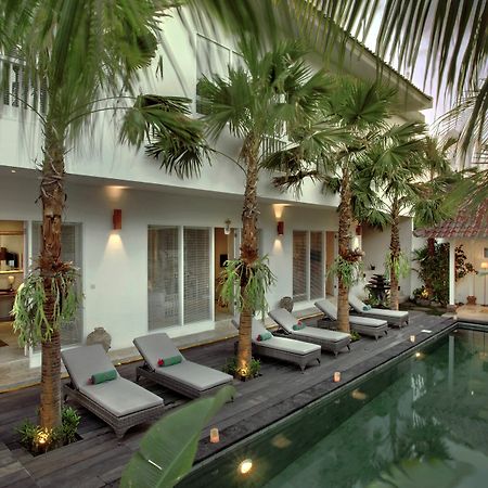 Room & Vespa 4 Seminyak  Exterior photo